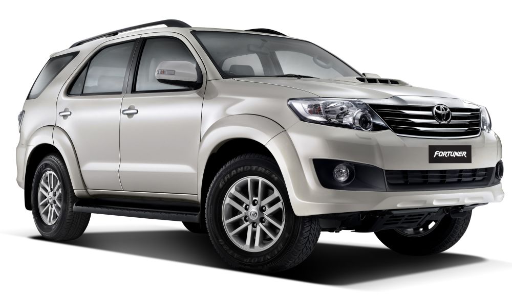 Fortuner Pearl white mica car