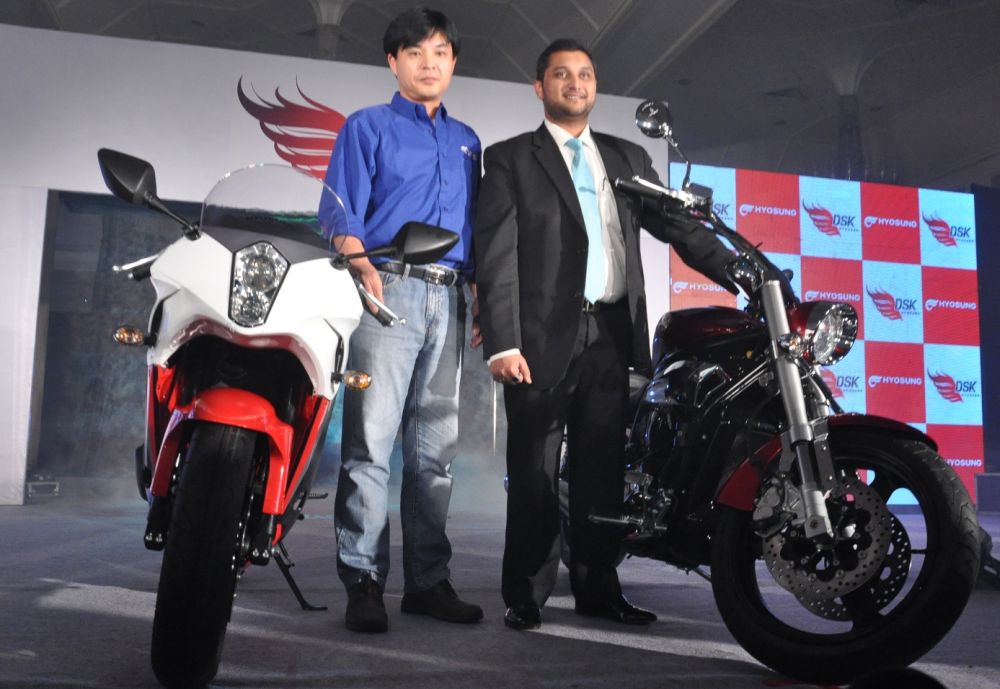 Mr. Jimmy Park Managing Director S&T Motors with Mr. Shrish Kulkarni Managing Director DSK Motowheels addressing the media during the launch of Aquila Pro and GT 650 R 2013