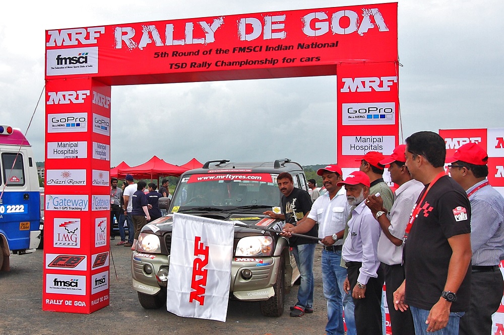 Michael-Lobo-MLA-Calangute-flagging-off-the-MRF-Rally-De-Goa-from-Nazri-Grounds-Baga