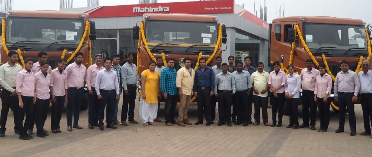 Muktar Automobiles delivers the very first Heavy Commercial Mahindra Trucks in Goa