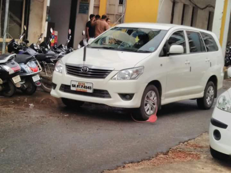 Mayors-vehicle-clamped-in-the-city